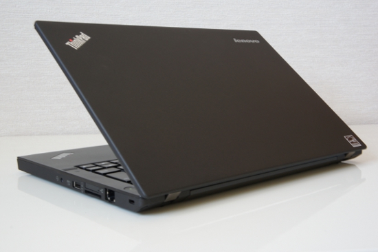 『ThinkPad X240』の背面側