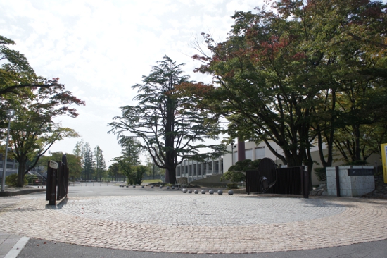 開成山公園（さくら通り側入り口）